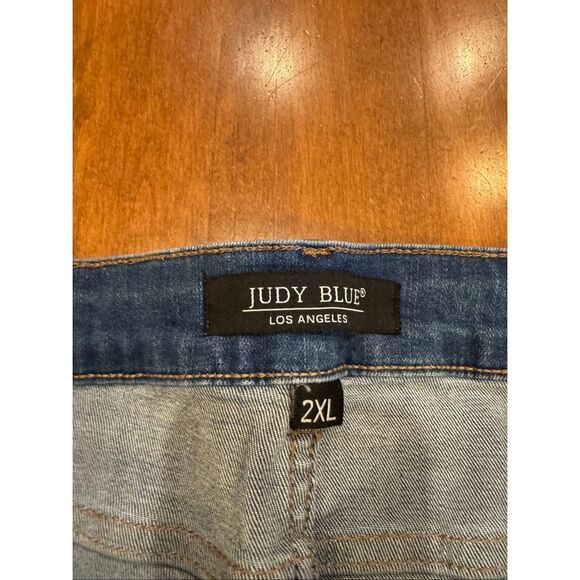 Woman’s Judy blue plus sized shorts size 2XL - Picture 2 of 3